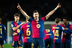 包含莱万多夫斯基新星大胜表现惊艳，巴塞罗那未来可期！的词条