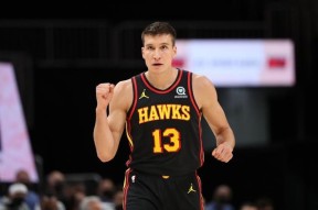 重要助攻引发热议！，穆古鲁扎在老鹰比赛中大比分获胜观众掌声雷动的简单介绍